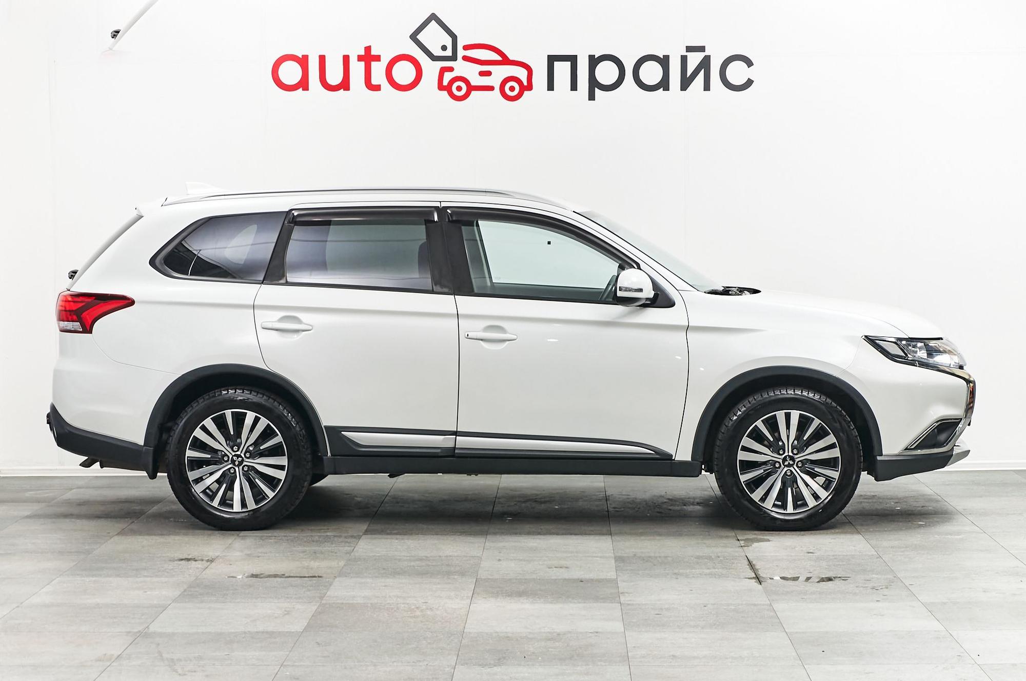 Mitsubishi Outlander - 3