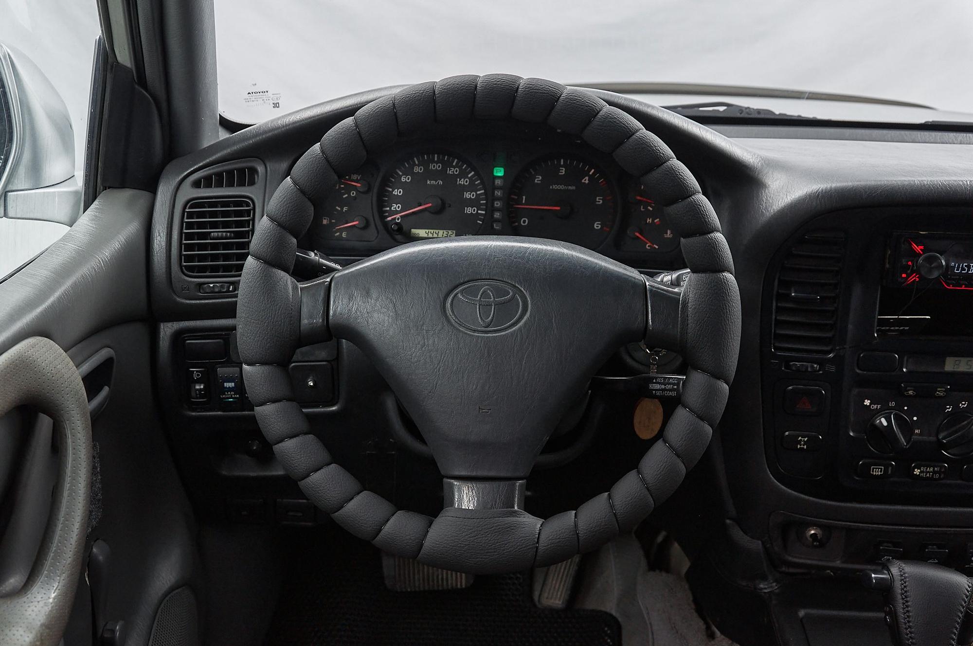 Toyota Land Cruiser - 5