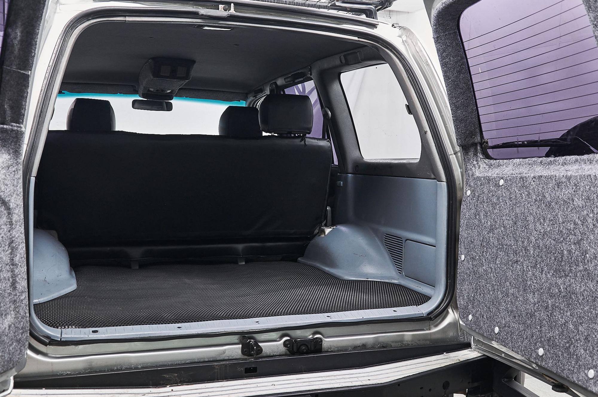 Toyota Land Cruiser - 1