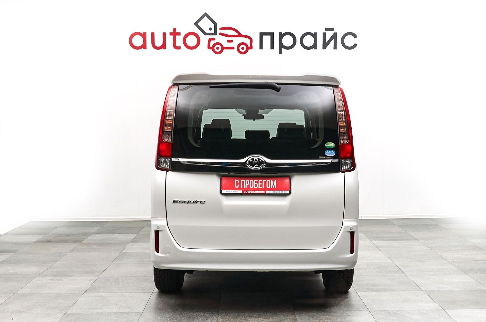Toyota Esquire - 5