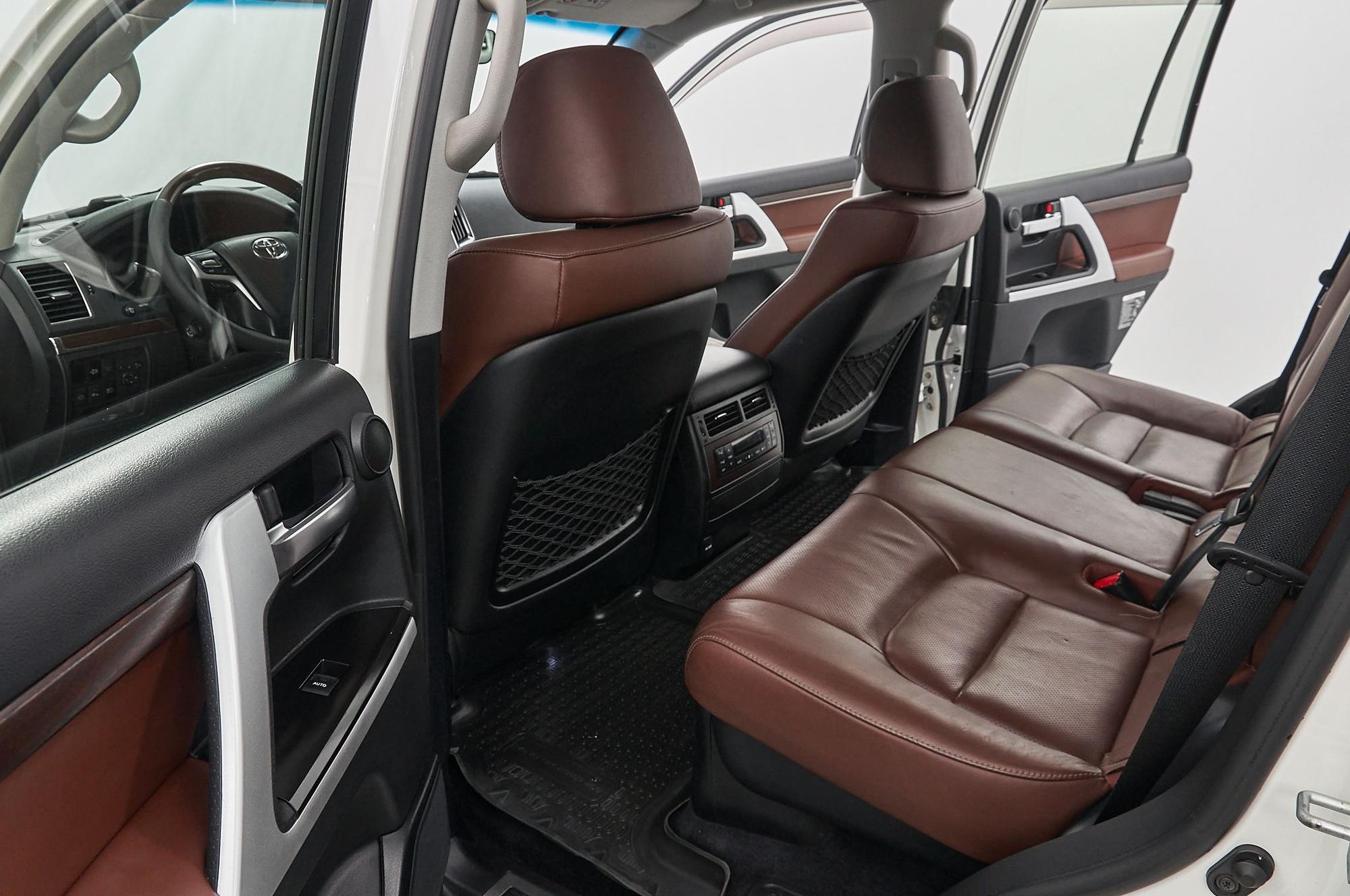 Toyota Land Cruiser - 2