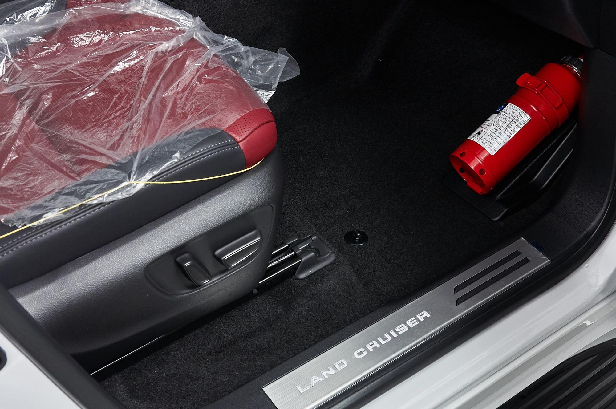 Toyota Land Cruiser - 4