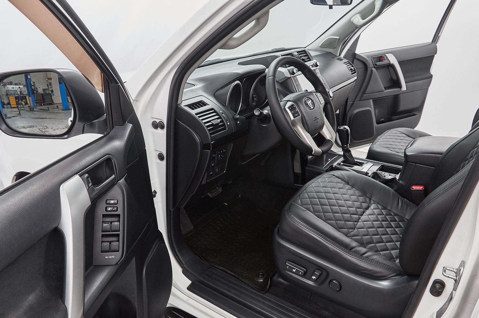 Toyota Land Cruiser Prado - 3