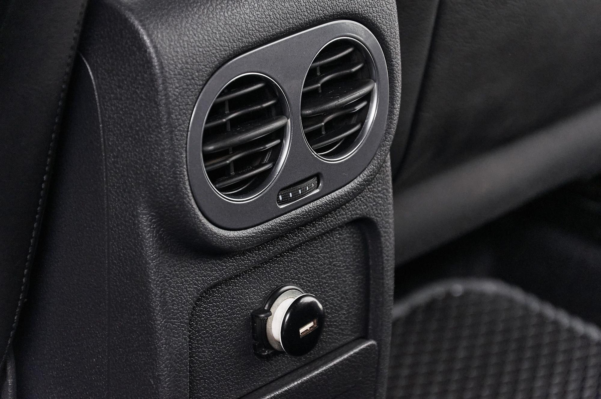 Volkswagen Tiguan - 2