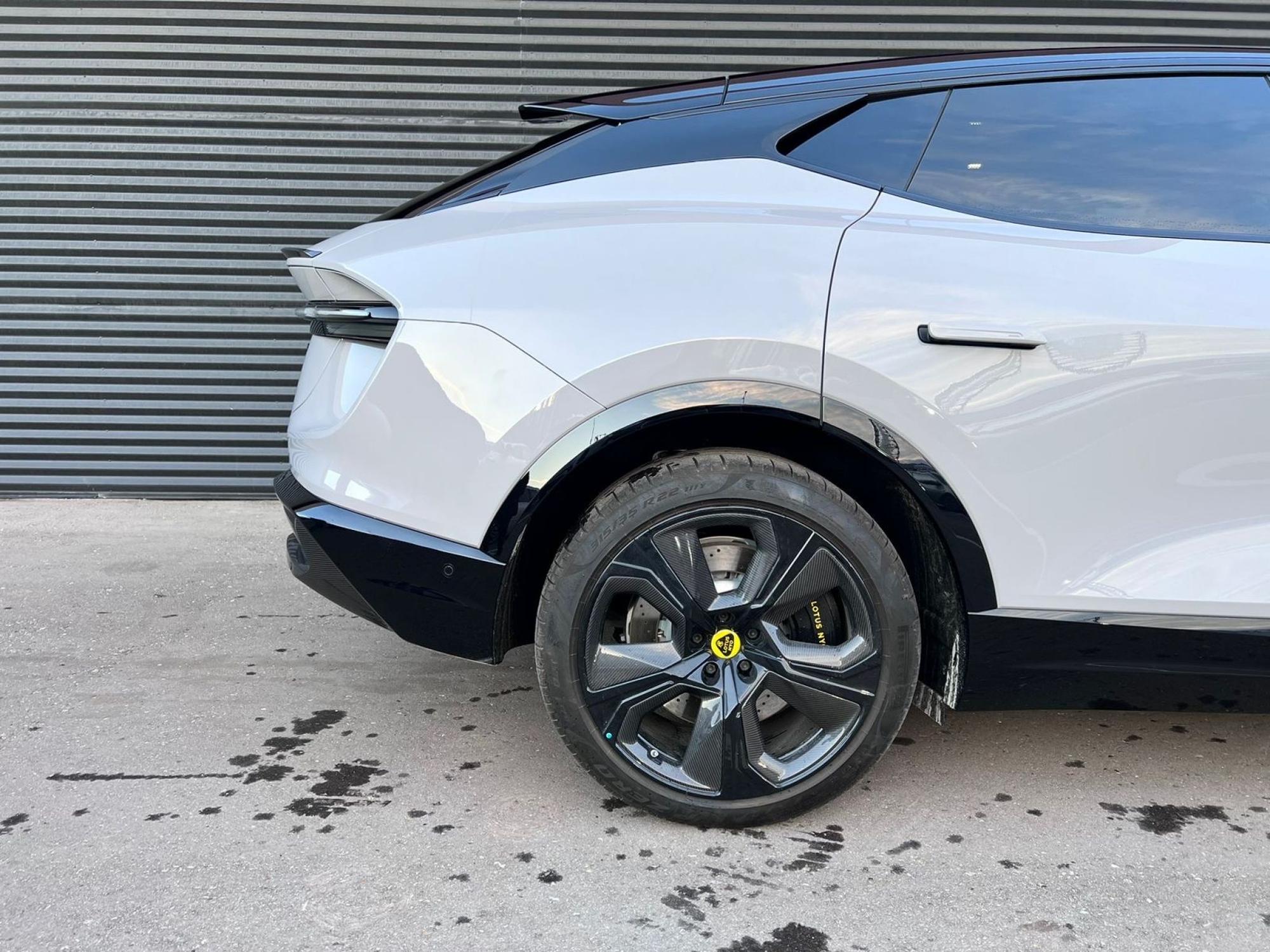 Lotus Eletre - 4