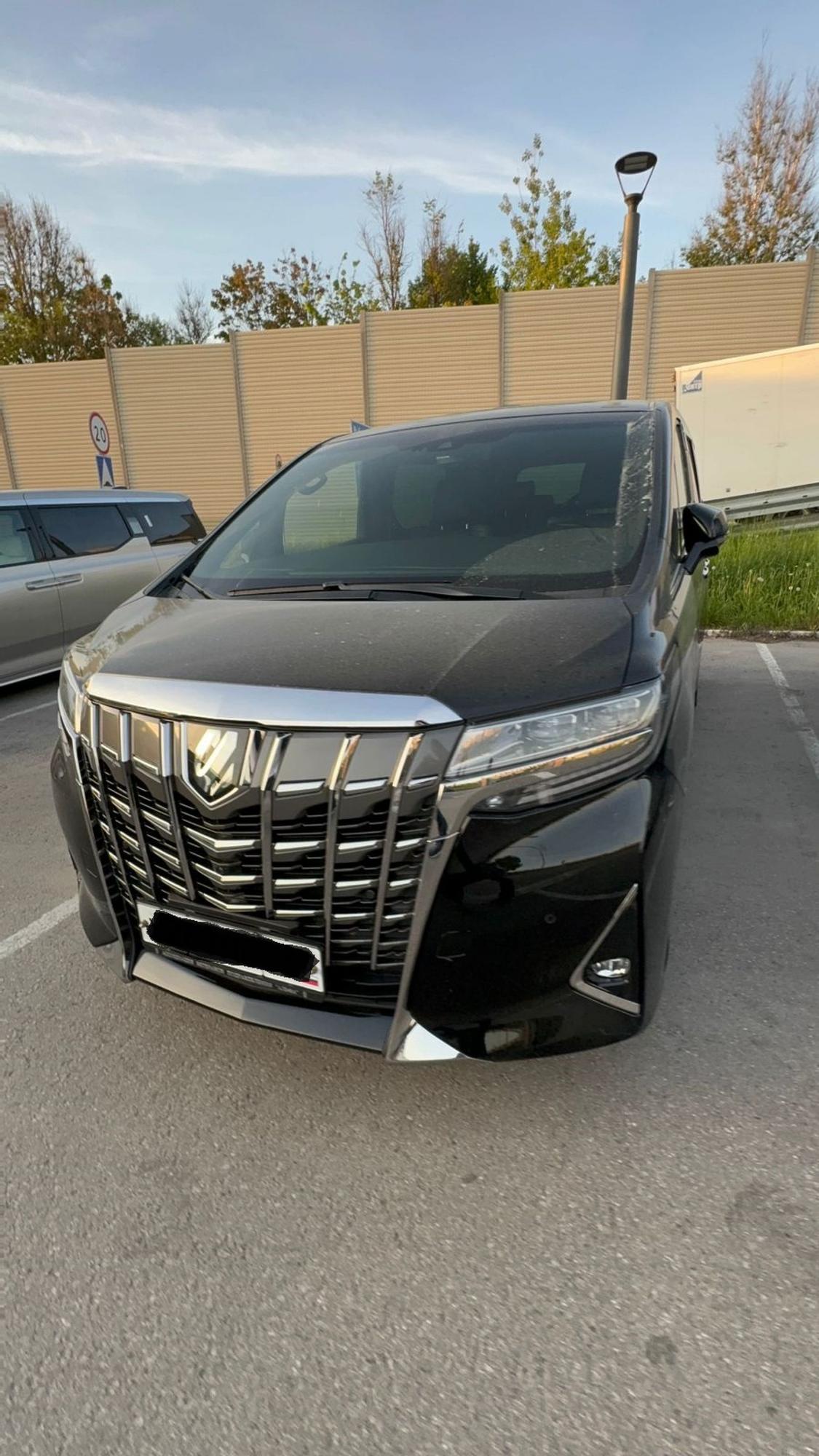Toyota Alphard - 5