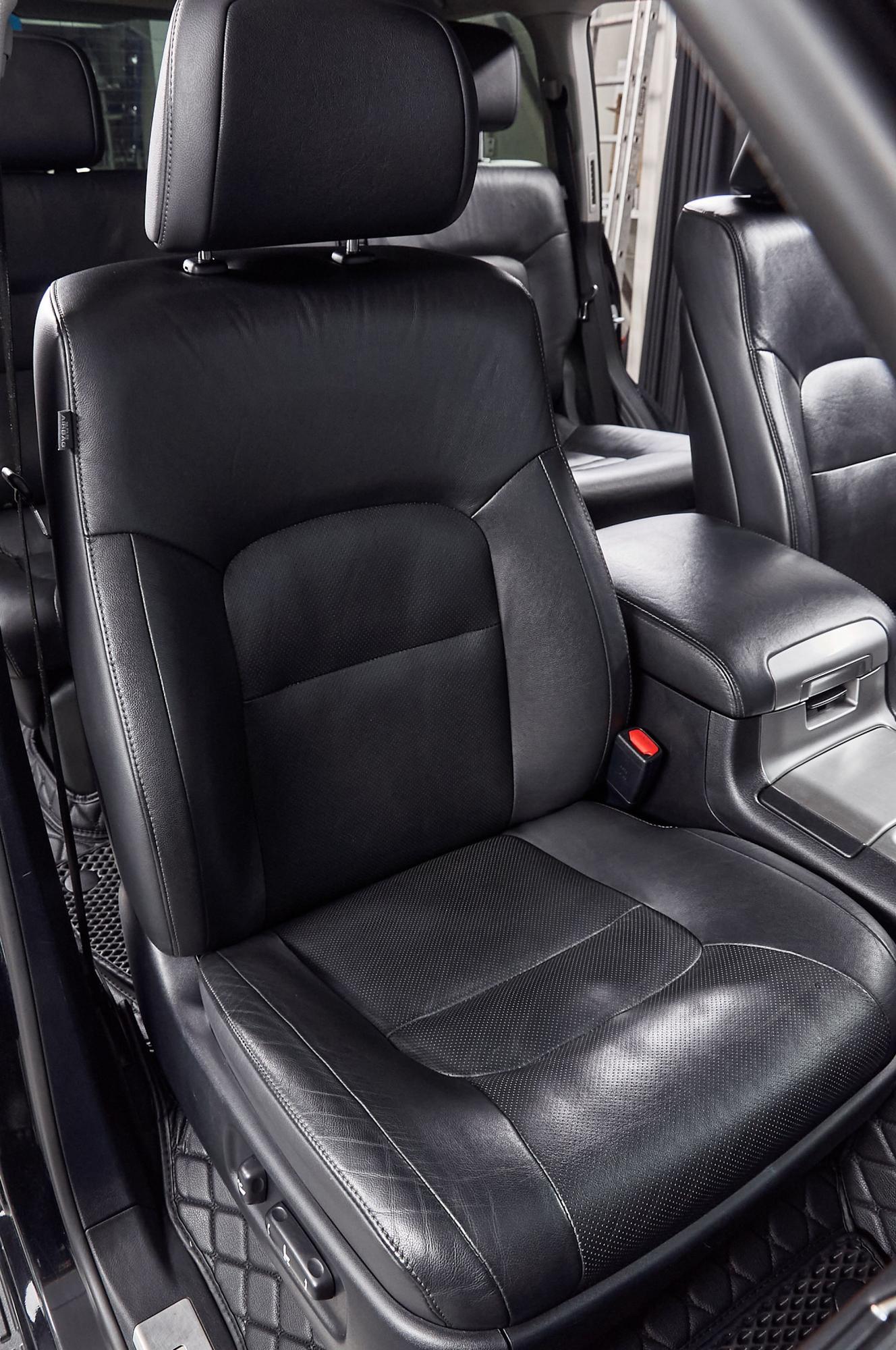 Toyota Land Cruiser - 2