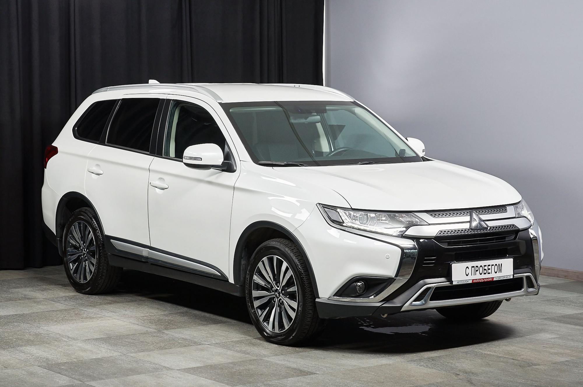 Mitsubishi Outlander - 2