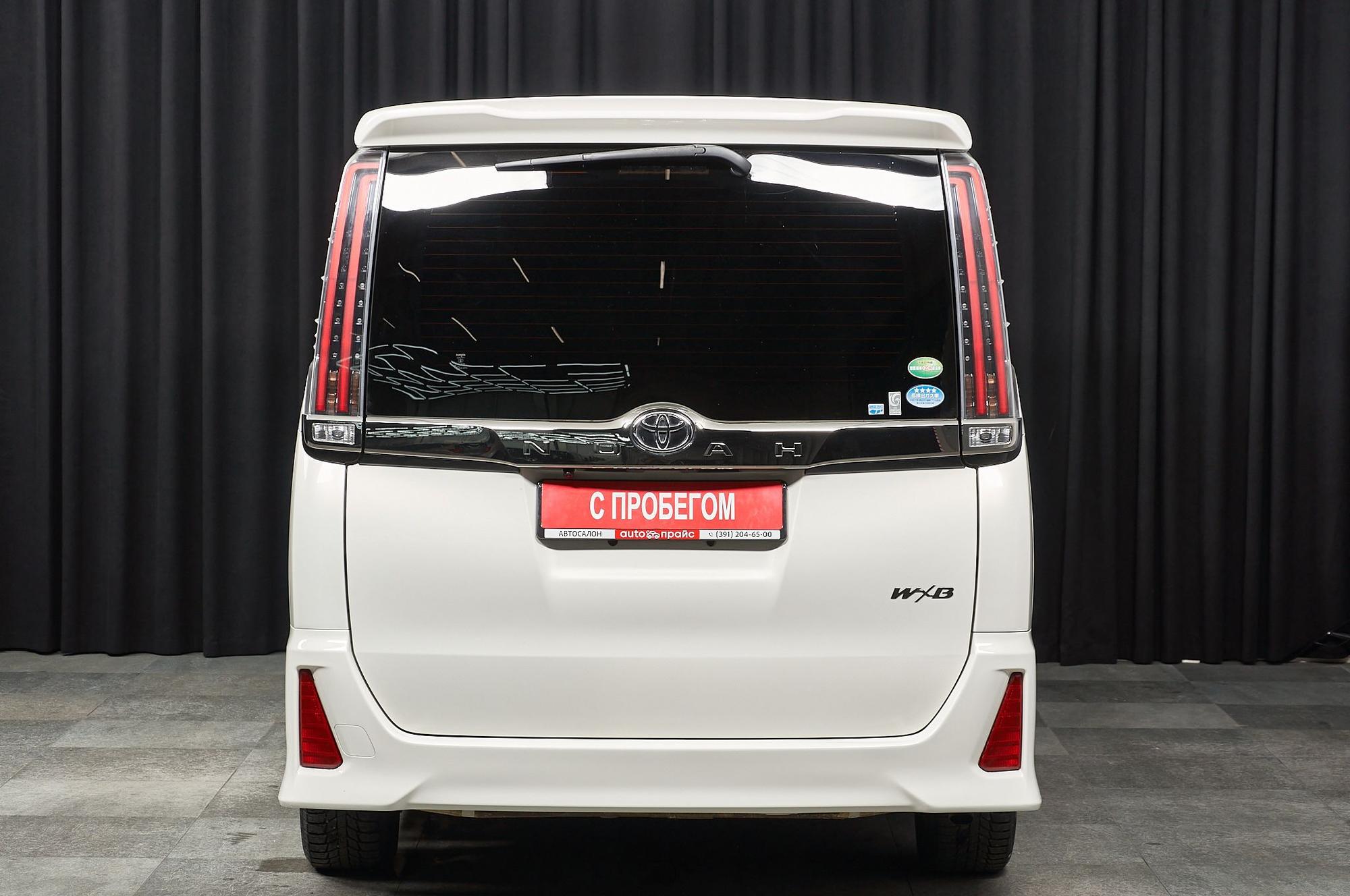 Toyota Noah - 4