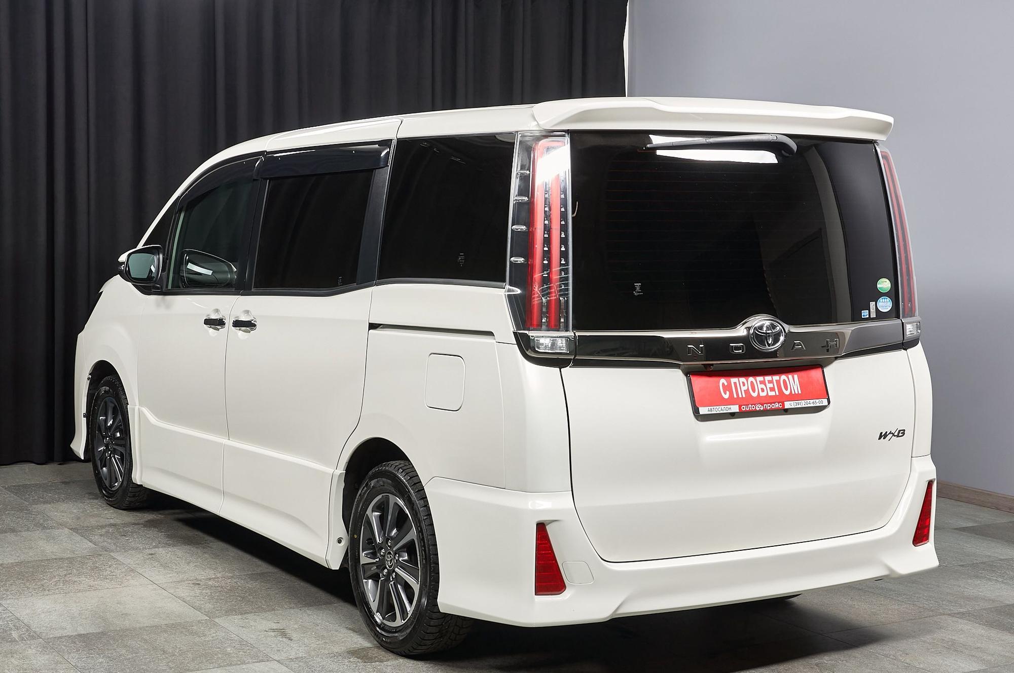 Toyota Noah - 5