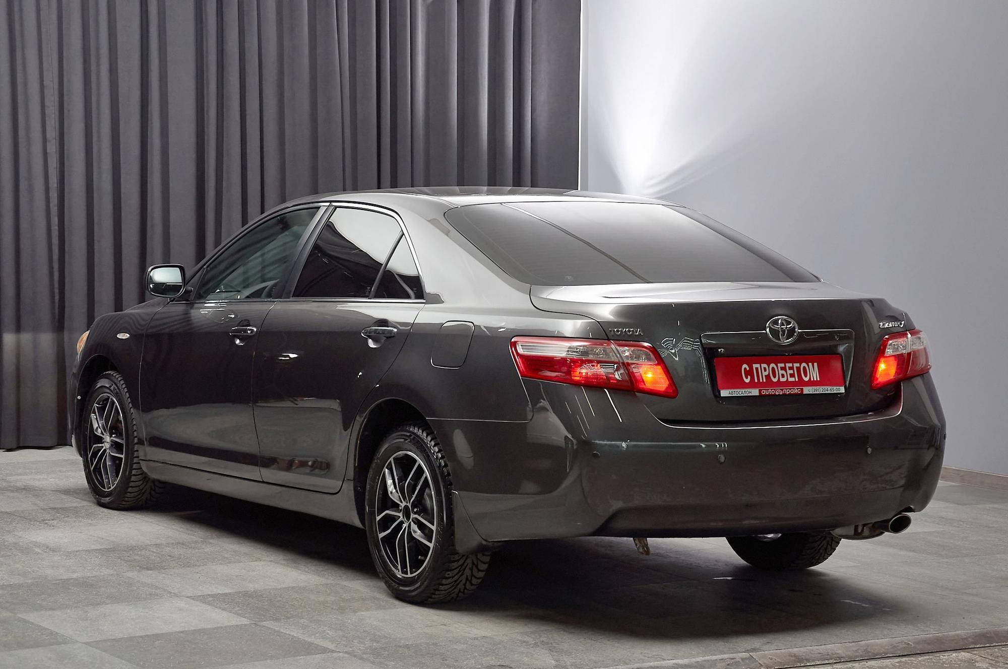 Toyota Camry - 5