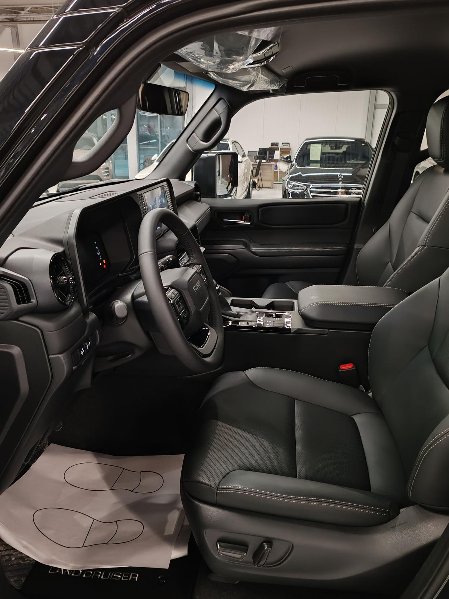 Toyota Land Cruiser Prado - 5