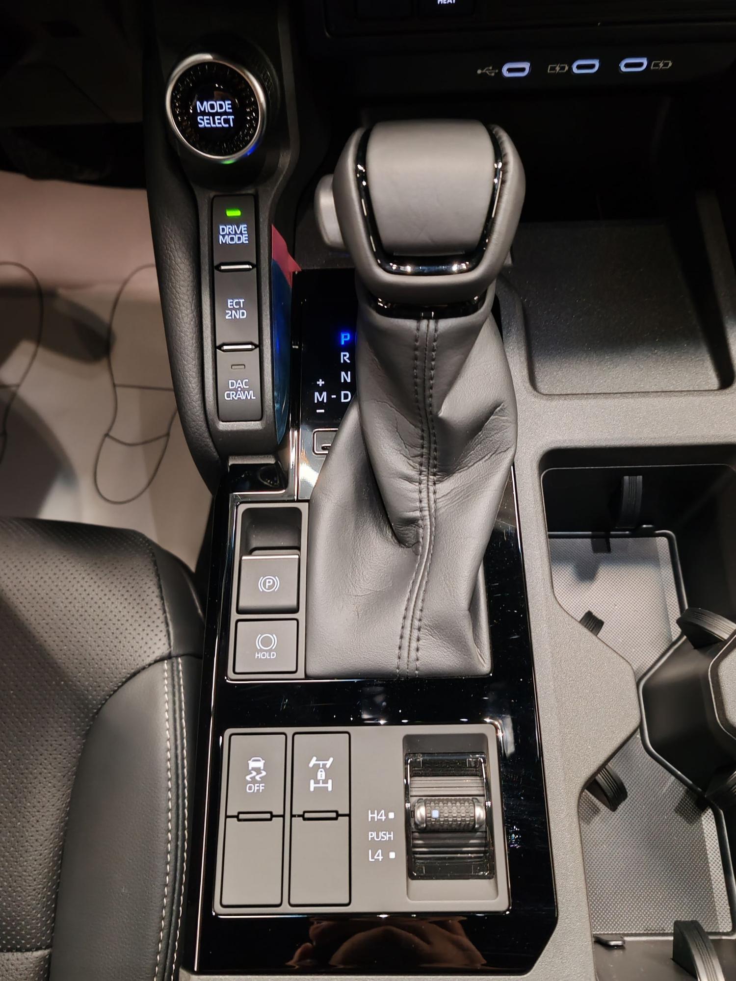 Toyota Land Cruiser Prado - 2