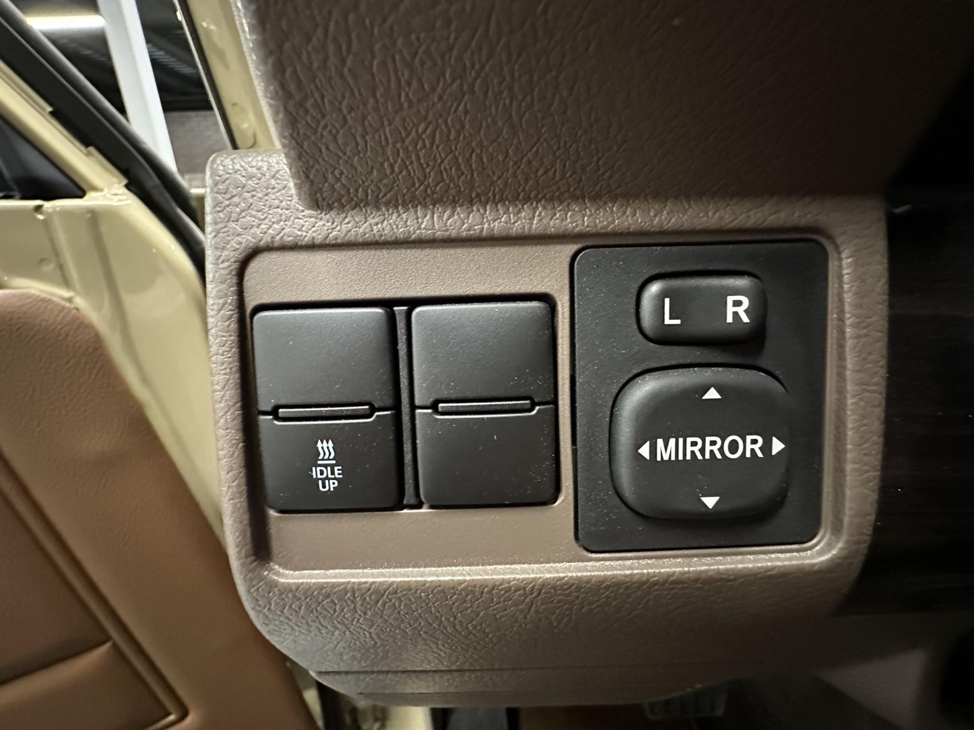 Toyota Land Cruiser - 2