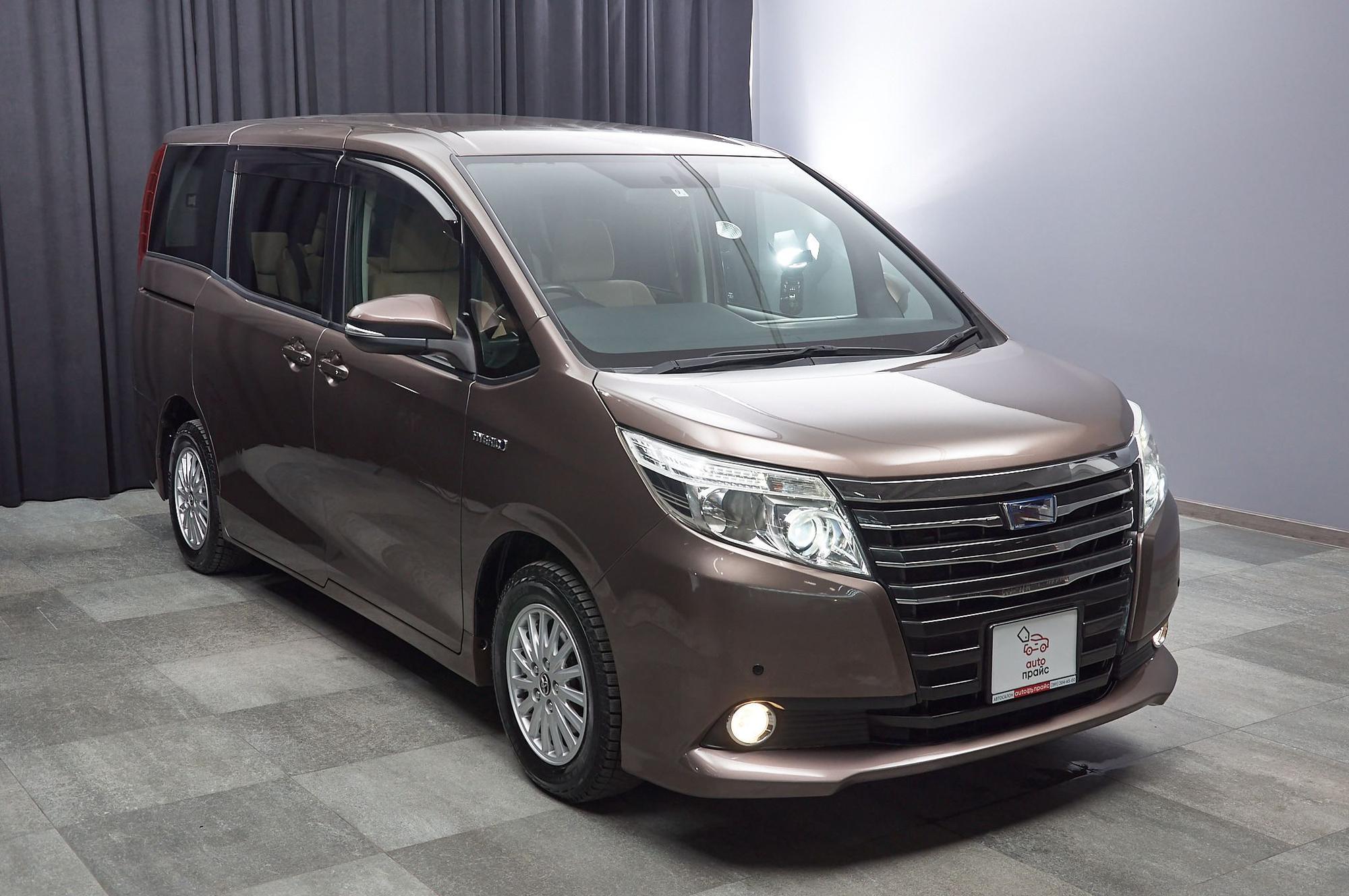 Toyota Noah - 3
