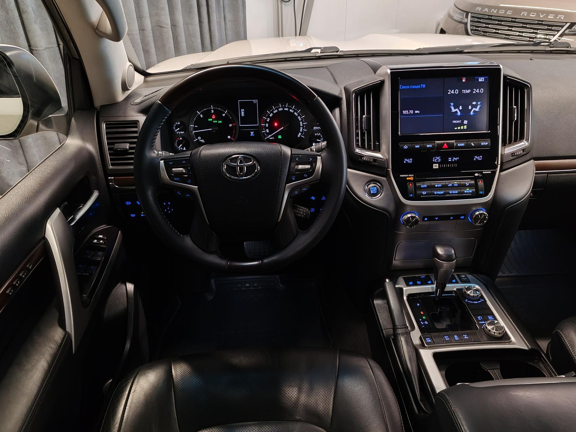 Toyota Land Cruiser - 4