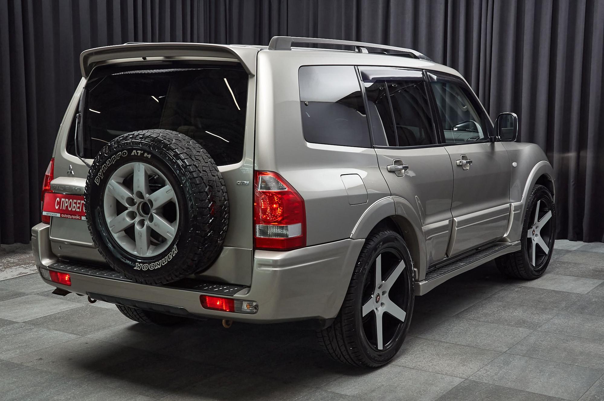 Mitsubishi Pajero - 4