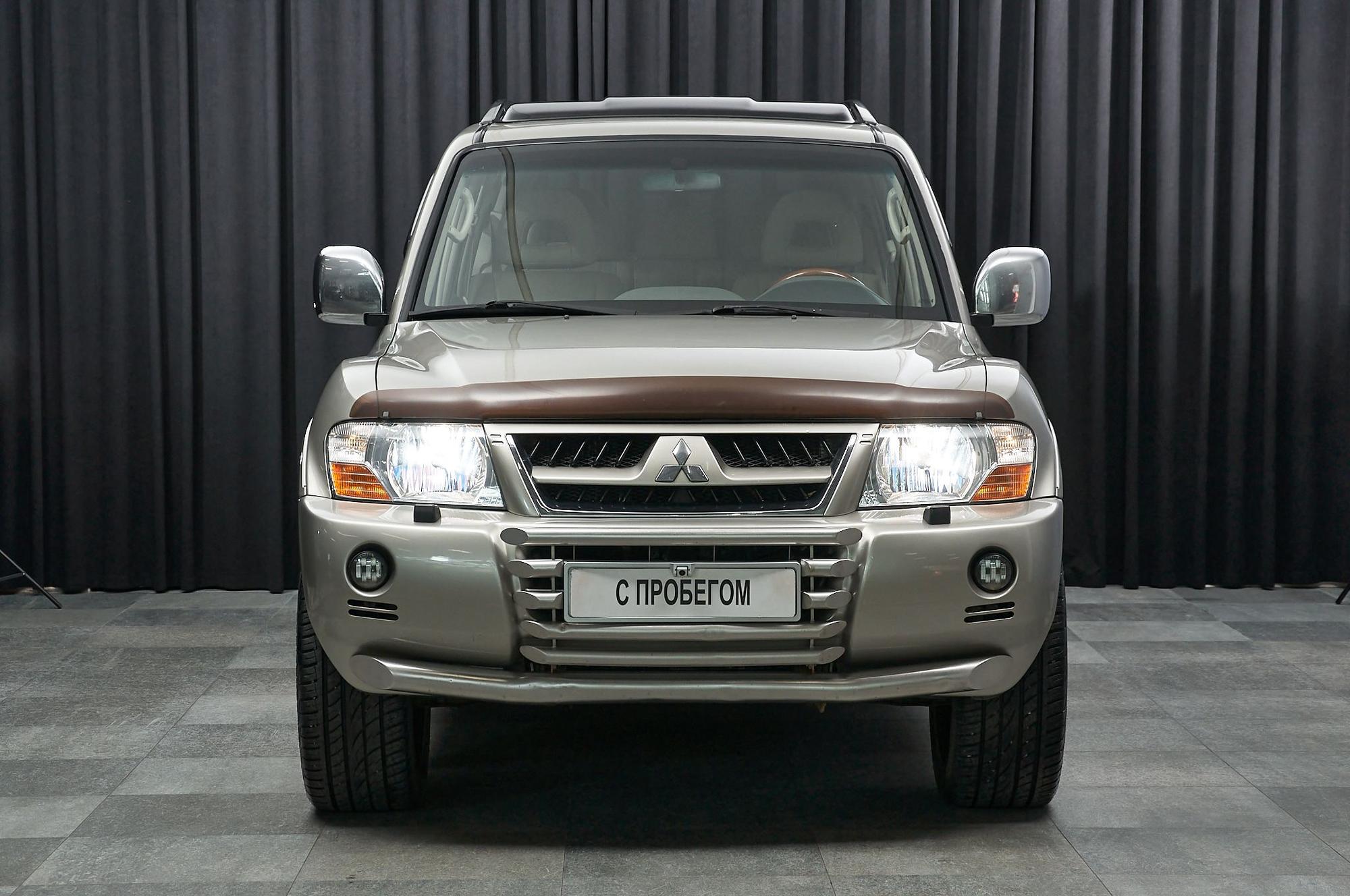 Mitsubishi Pajero - 2
