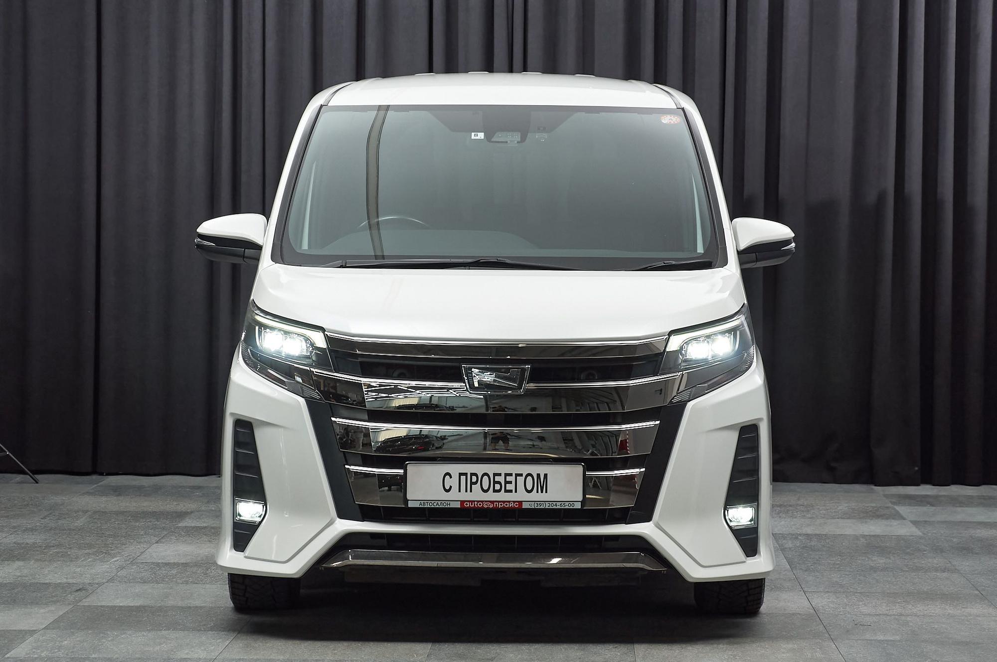 Toyota Noah - 2