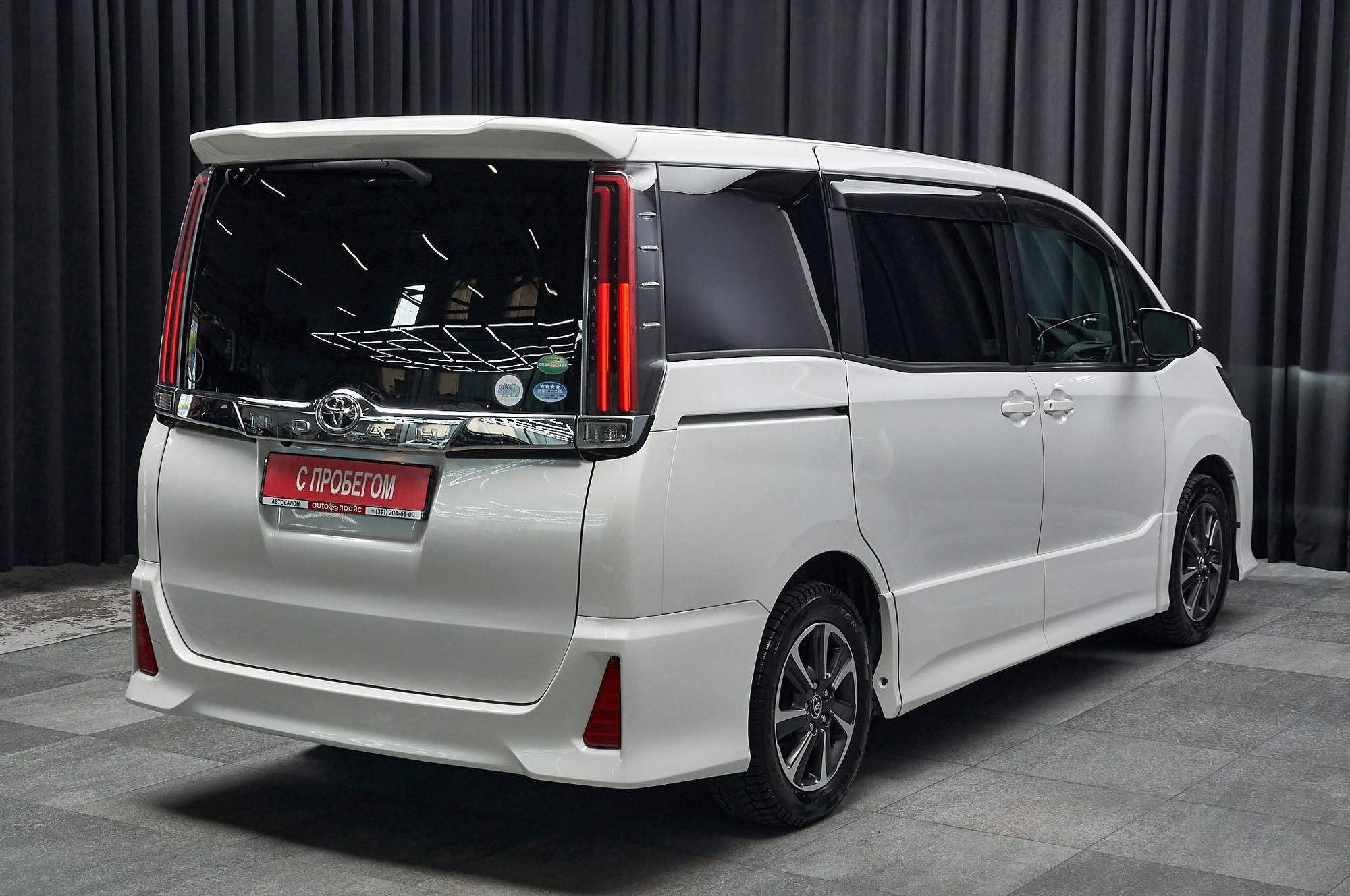 Toyota Noah - 4