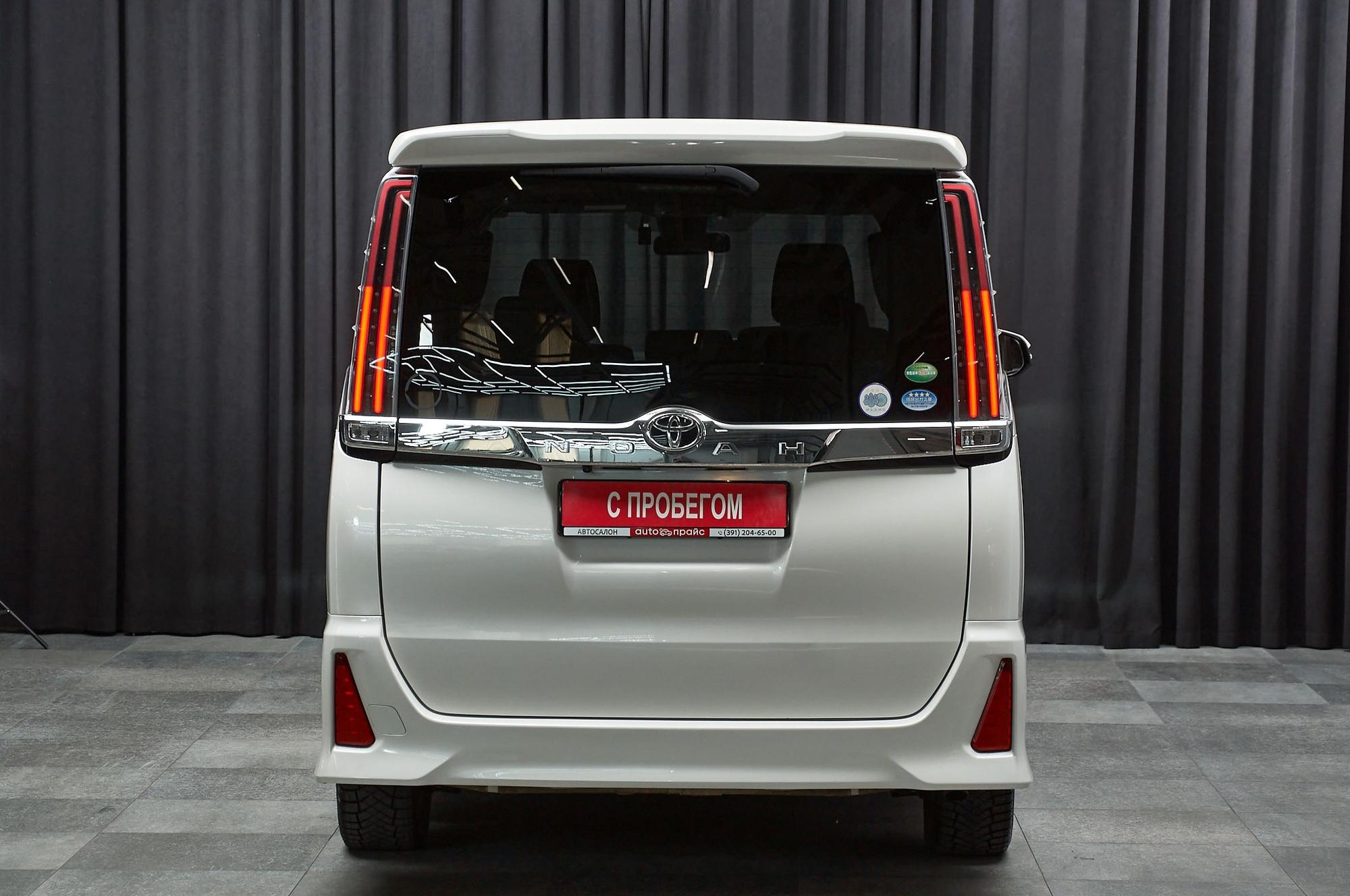 Toyota Noah - 5
