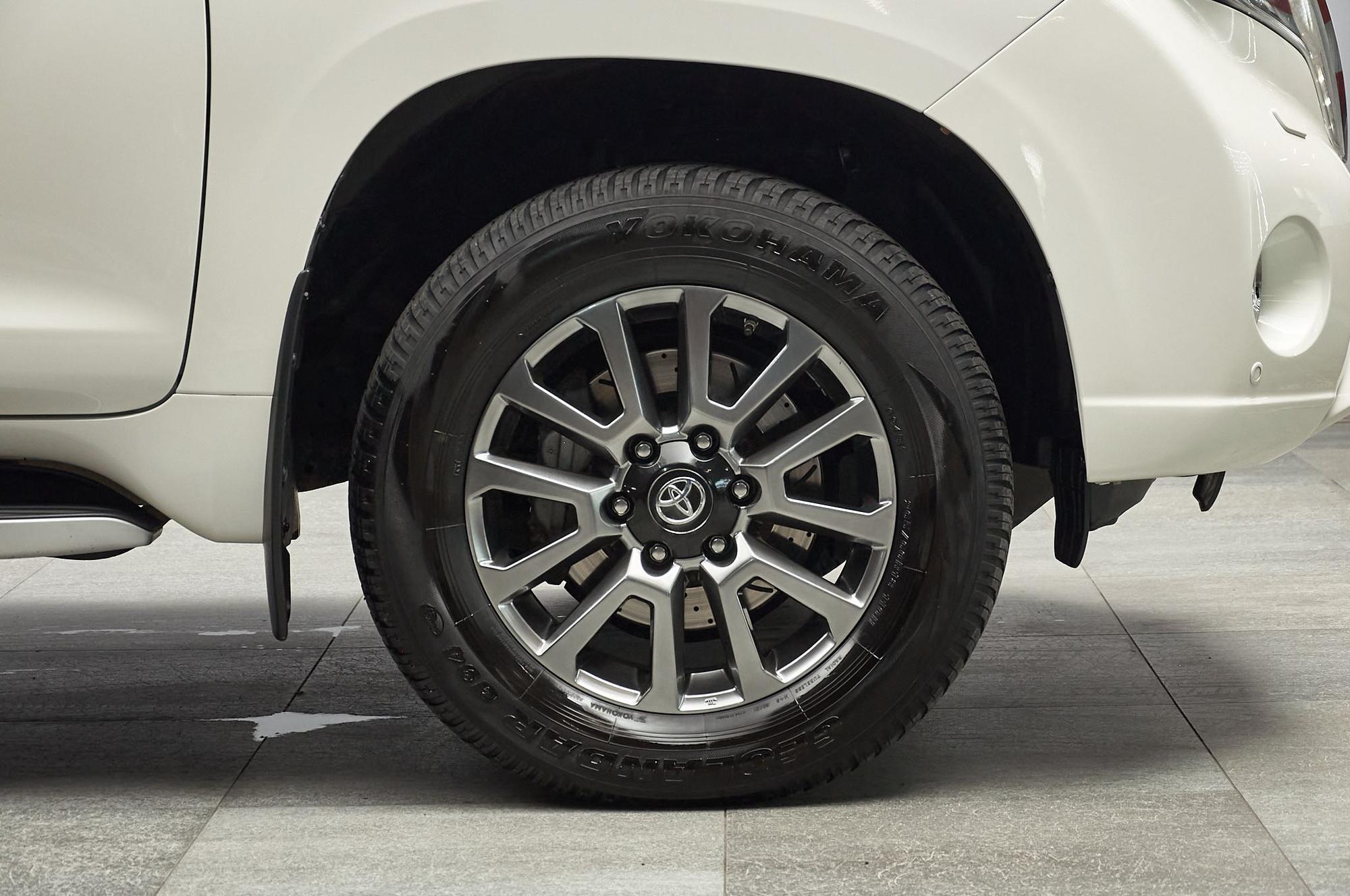 Toyota Land Cruiser Prado - 3