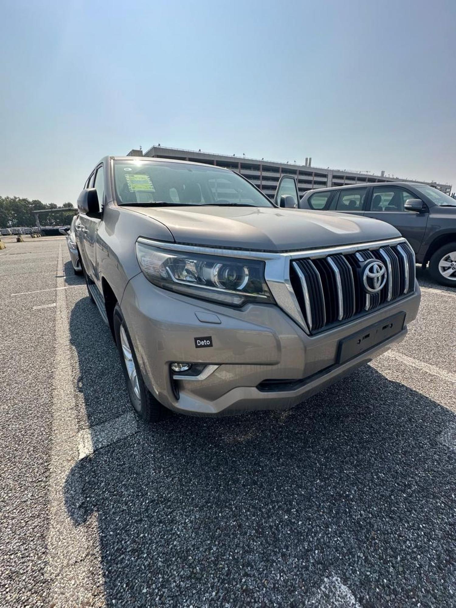 Toyota Land Cruiser Prado - 2