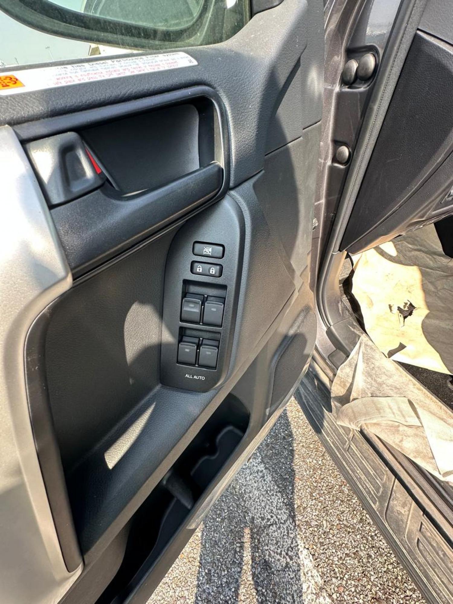 Toyota Land Cruiser Prado - 3