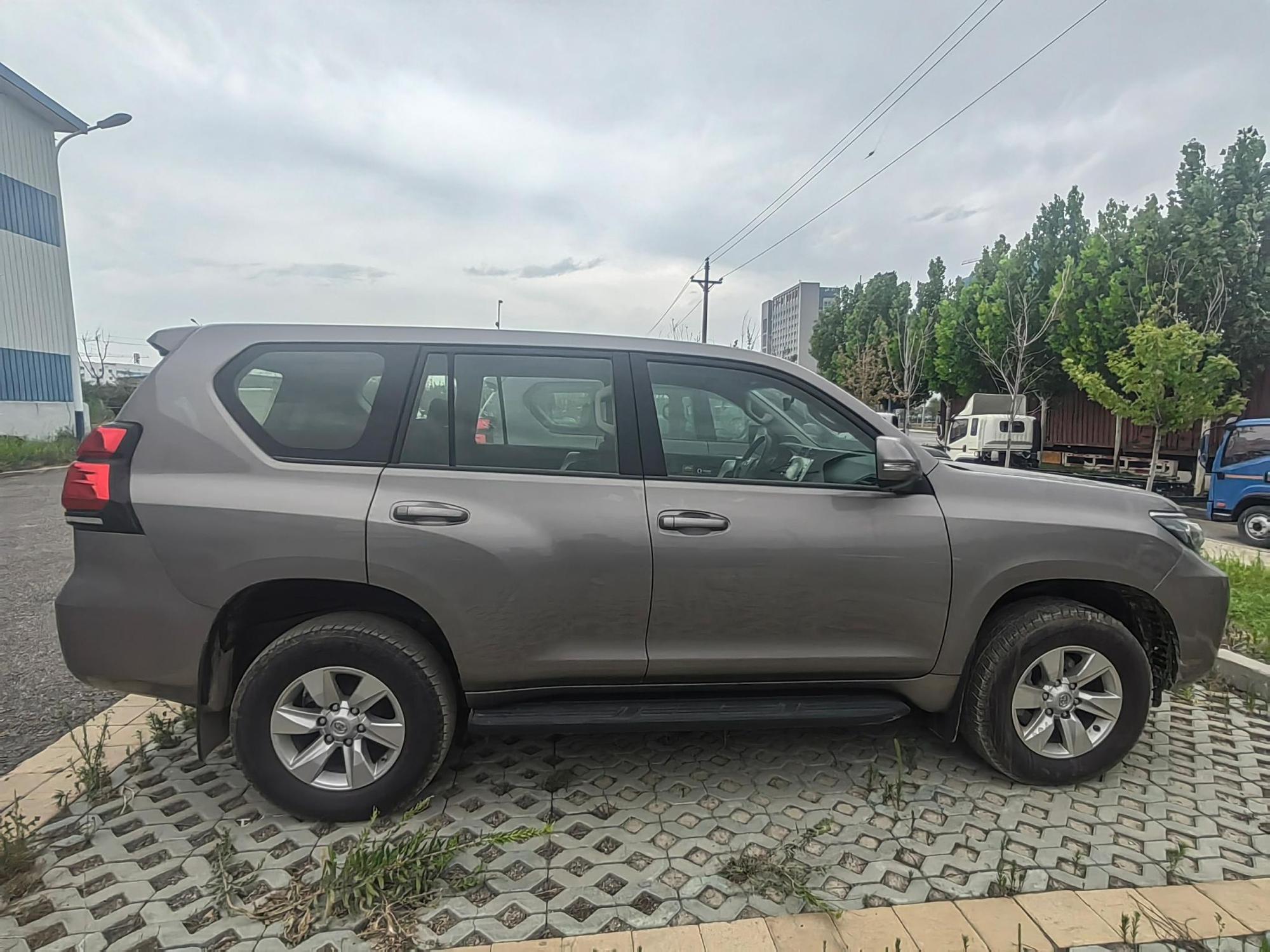Toyota Land Cruiser Prado - 5