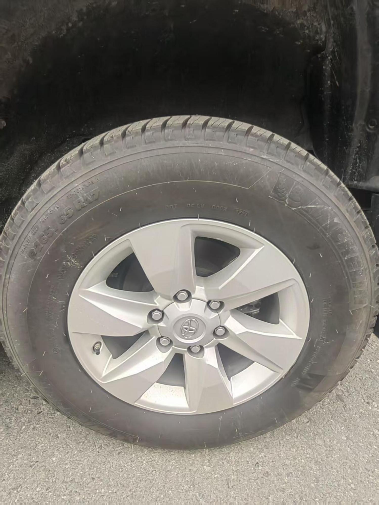 Toyota Land Cruiser Prado - 5