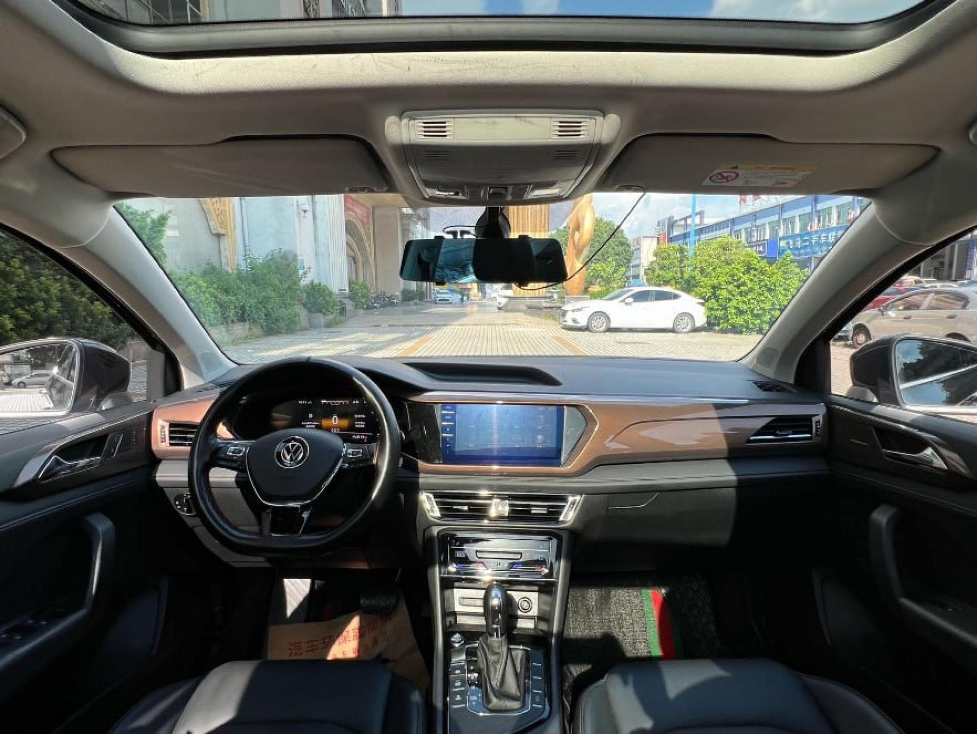 Volkswagen Tharu - 4