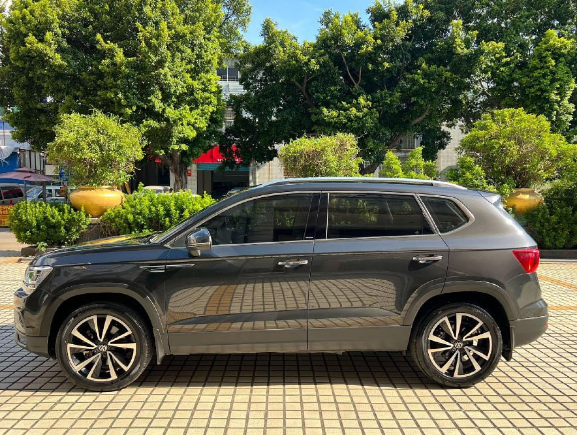 Volkswagen Tharu - 1