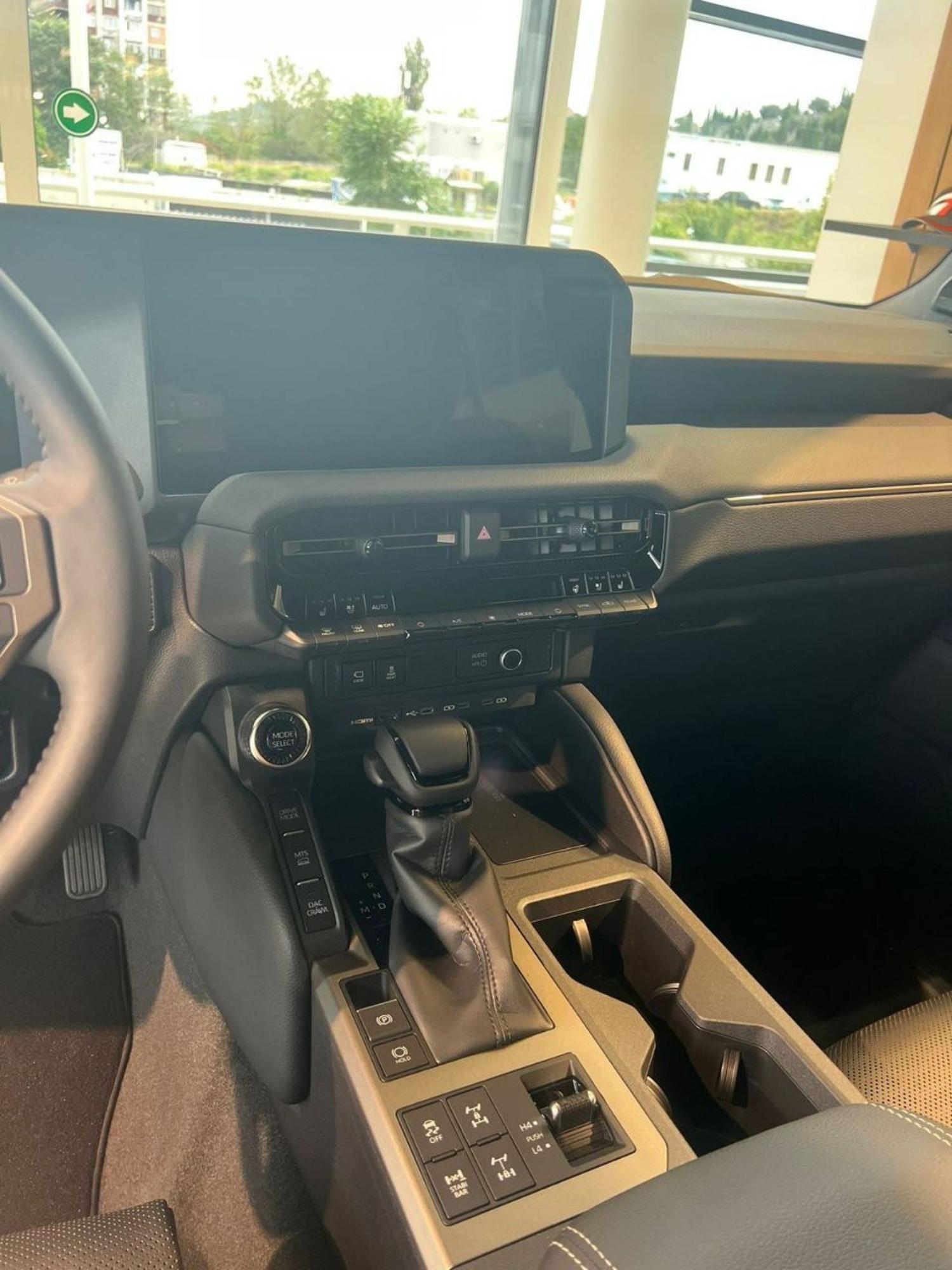 Toyota Land Cruiser Prado - 2