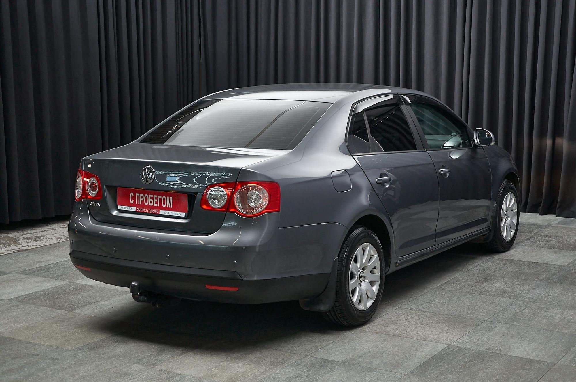 Volkswagen Jetta - 4