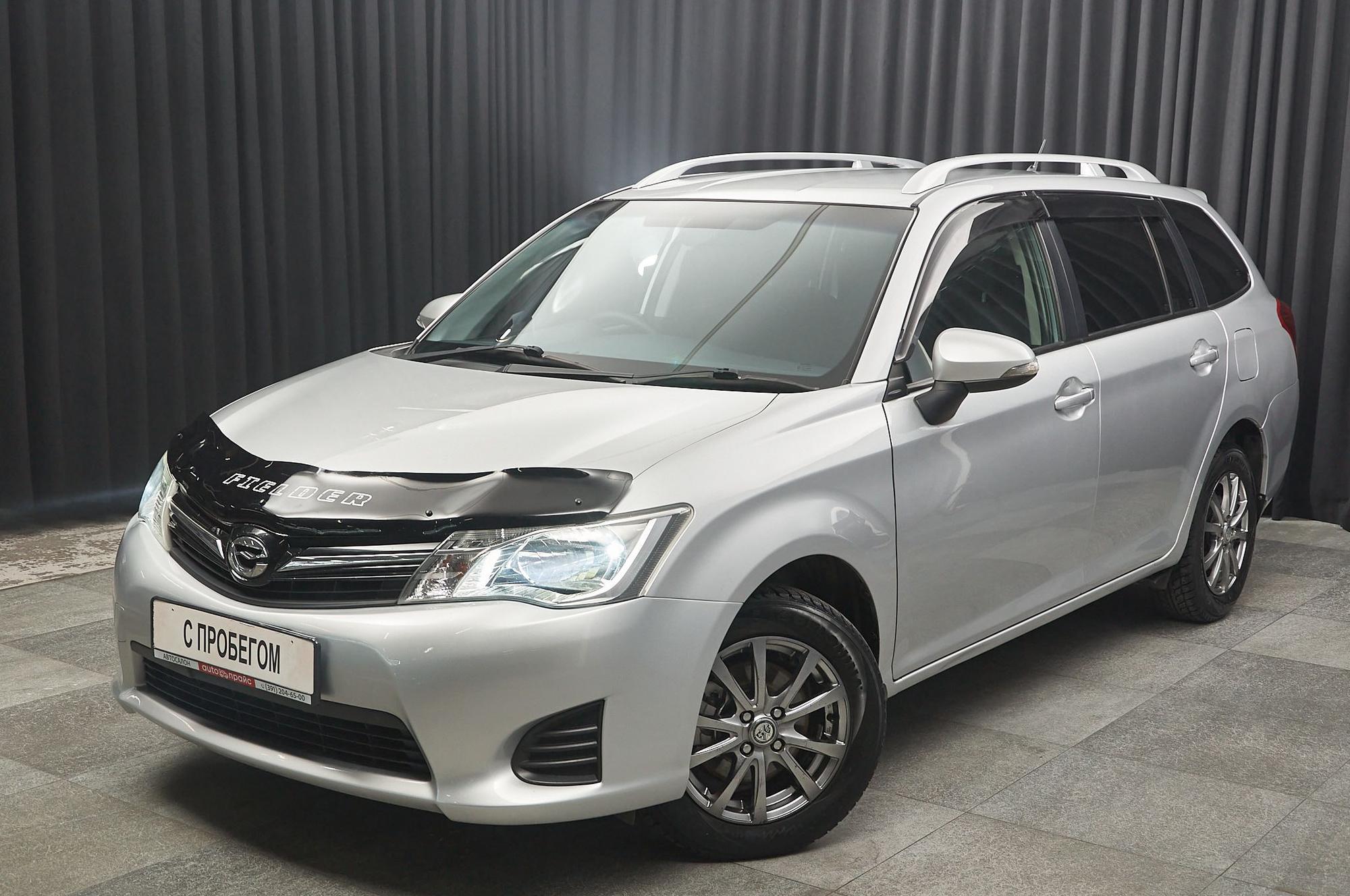 Toyota Corolla Fielder - 1