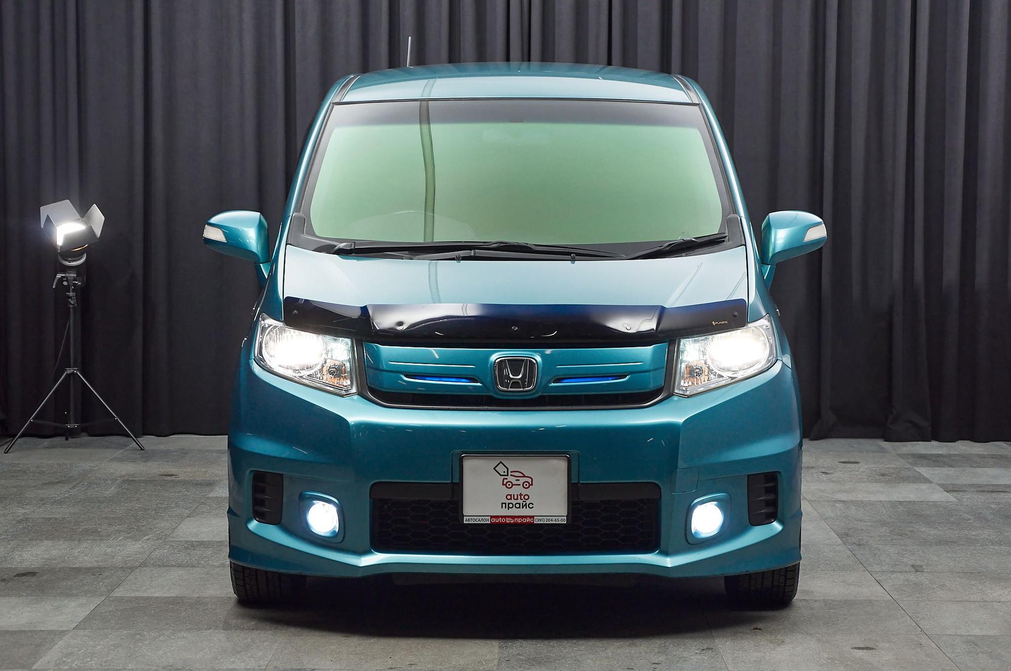 Honda Freed Spike - 2