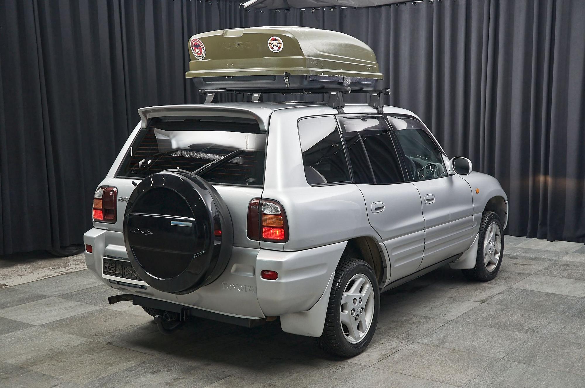Toyota RAV4 - 4