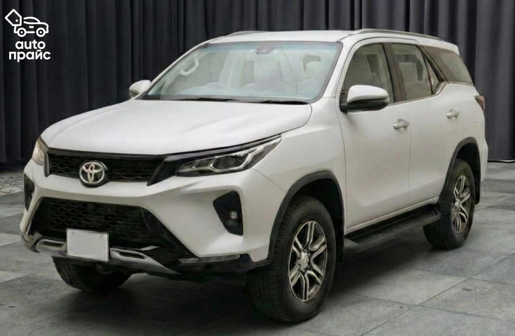 Toyota Fortuner - 1