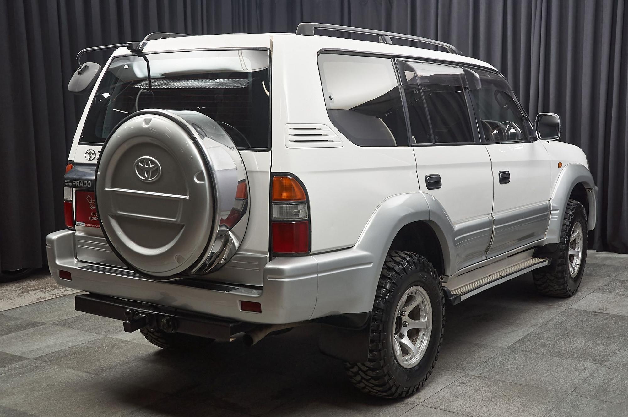 Toyota Land Cruiser Prado - 4