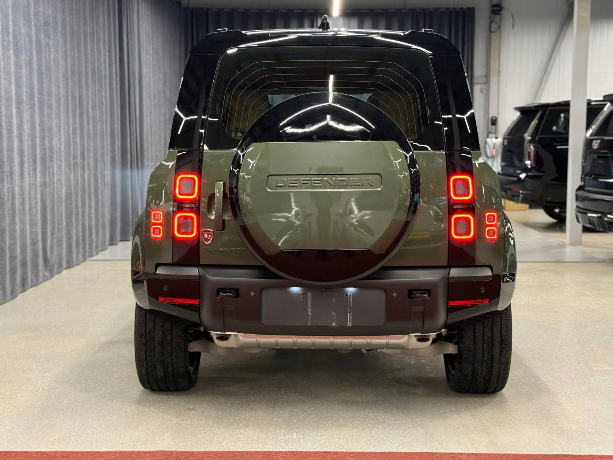 Land Rover Defender - 5