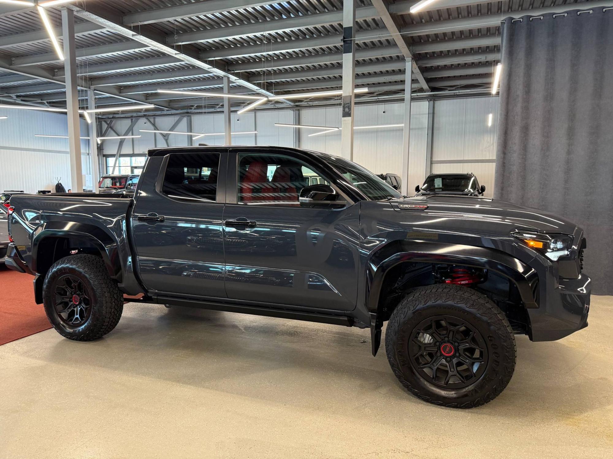 Toyota Tacoma - 4