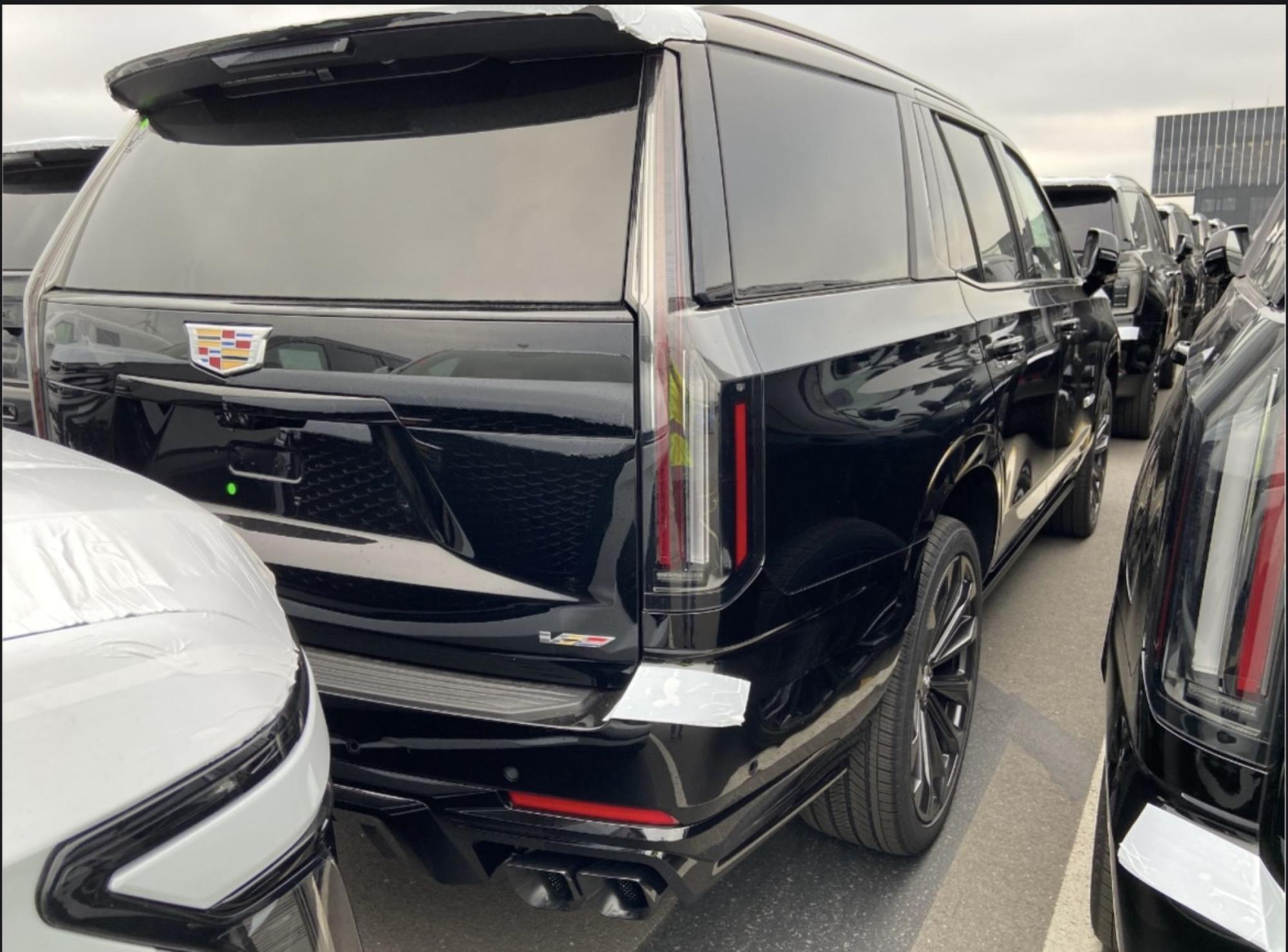Cadillac Escalade-V - 2