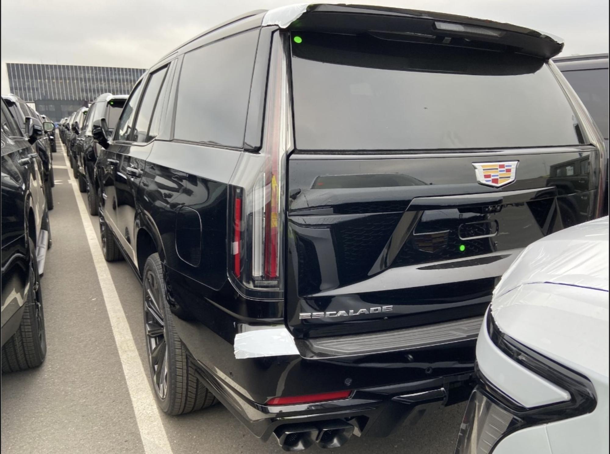 Cadillac Escalade-V - 1