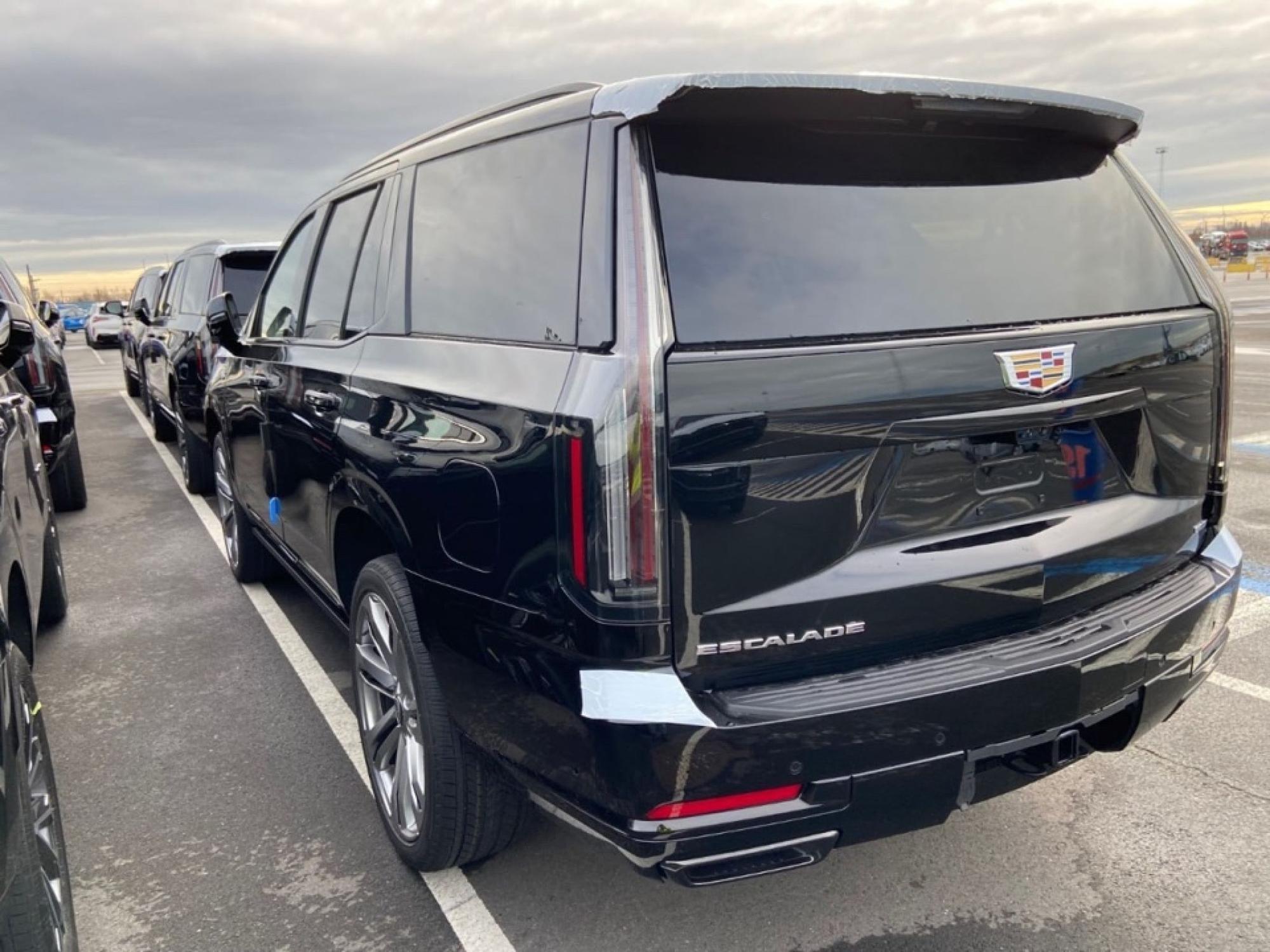 Cadillac Escalade - 2