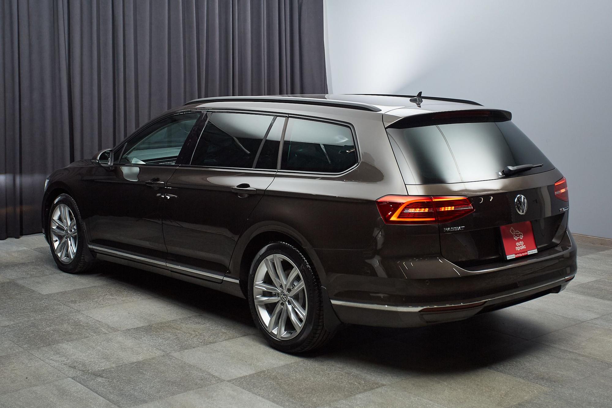 Volkswagen Passat - 4